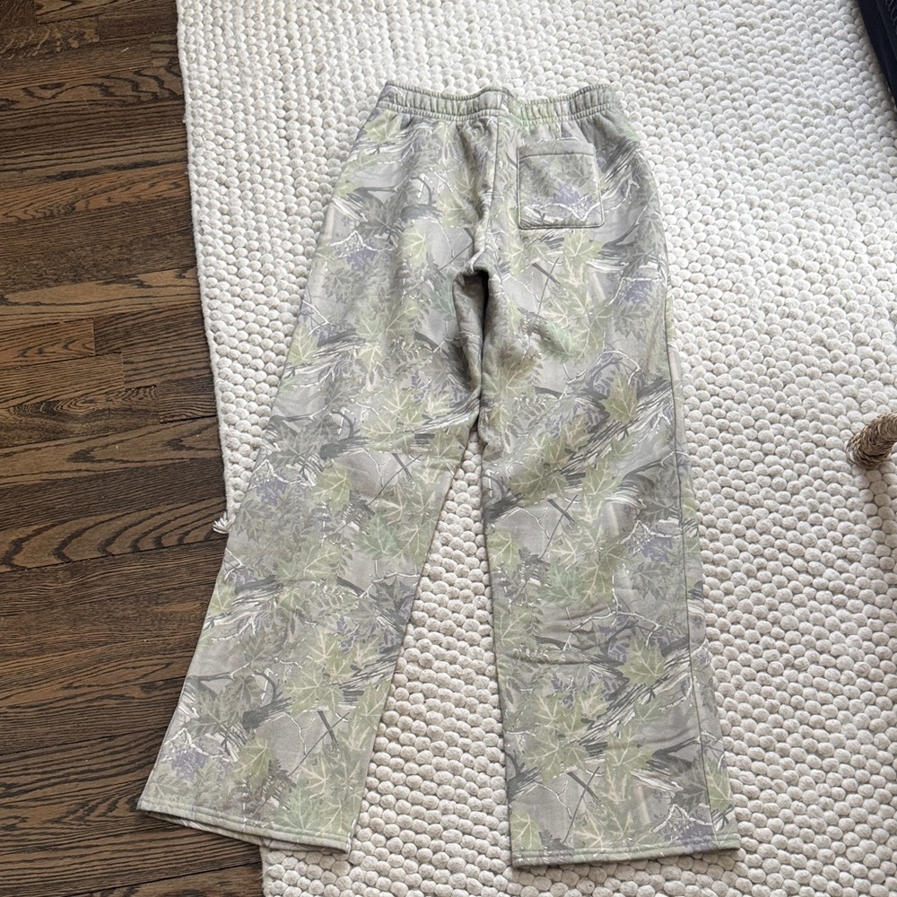 PacSun Sage Green & Light Gray Camo Sweatpants - Picture 3 of 3